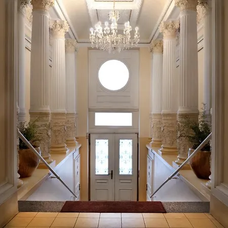 Royal Apartment